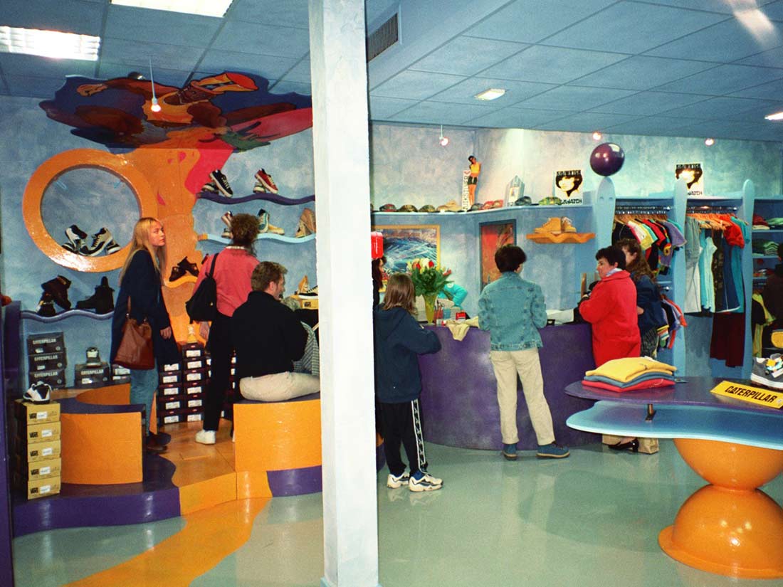 Nathalie GURD - NG Décoration - Magasin Le Box Sportswear - Niort - Decors Fresque Mobilier