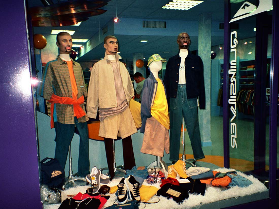 Nathalie GURD - NG Décoration - Magasin Le Box Sportswear - Niort - Decors Fresque Mobilier