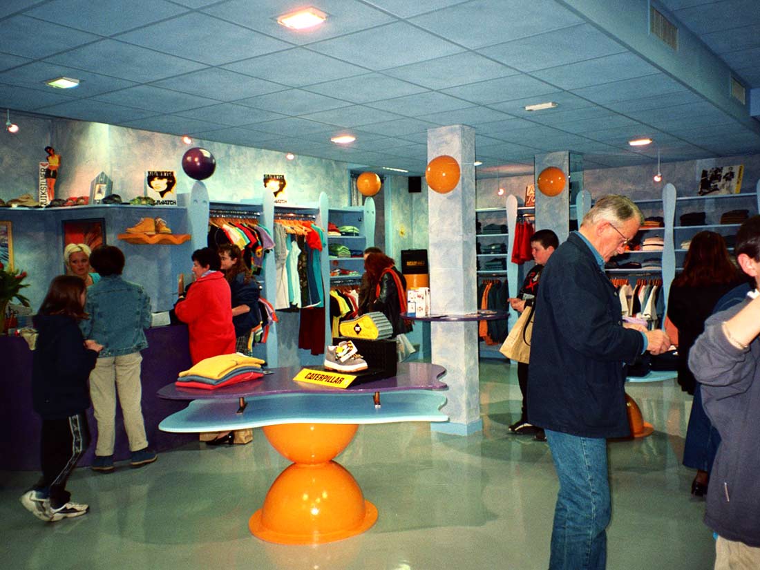 Nathalie GURD - NG Décoration - Magasin Le Box Sportswear - Niort - Decors Fresque Mobilier