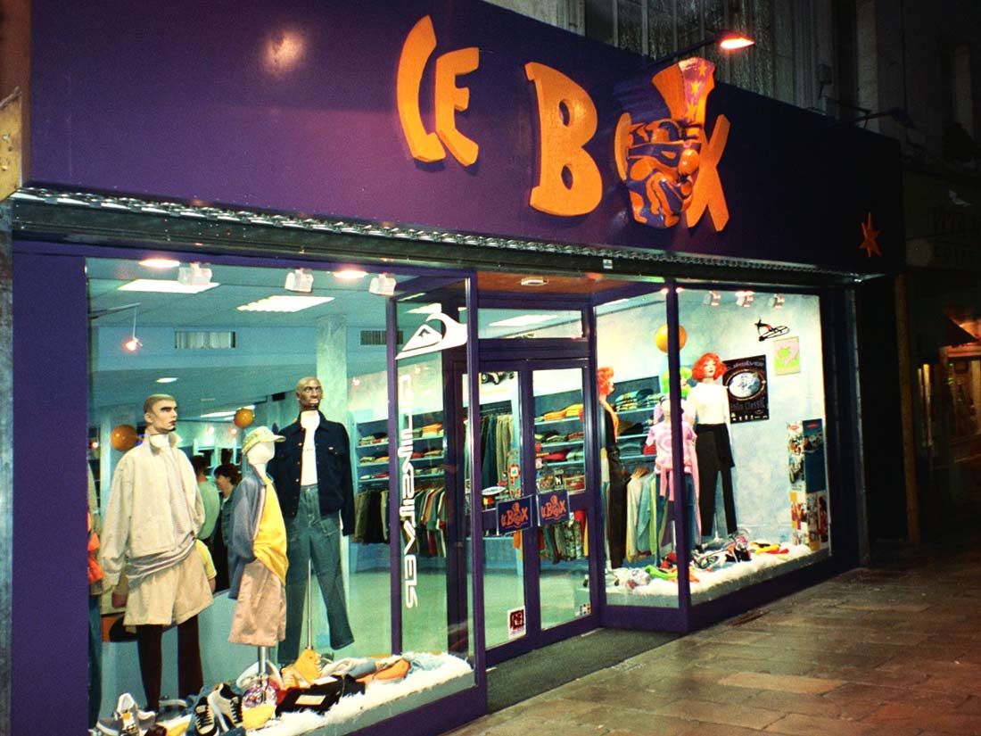 Nathalie GURD - NG Décoration - Magasin Le Box Sportswear - Niort - Decors Fresque Mobilier