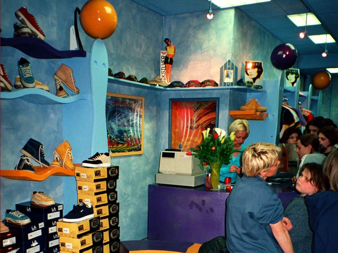 Nathalie GURD - NG Décoration - Magasin Le Box Sportswear - Niort - Decors Fresque Mobilier