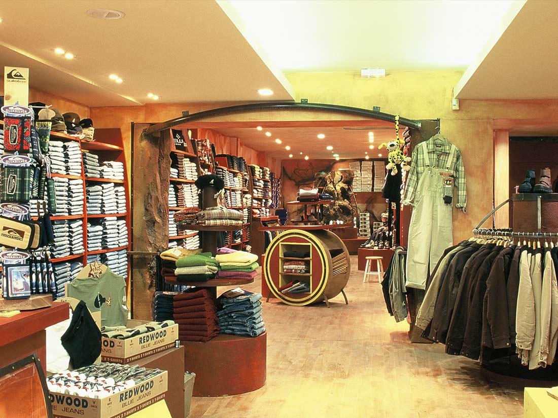 Nathalie GURD - NG Décoration - Magasin Redwood - Tours Rue de Bordeaux - Décors Fresques Mobilier Vitrine