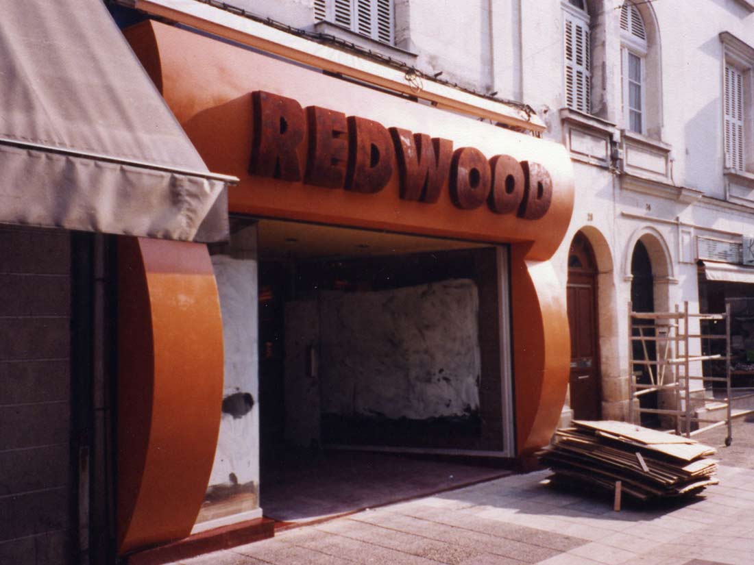 Nathalie GURD - NG Décoration - Magasin Redwood - Tours Rue de Bordeaux - Décors Fresques Mobilier Vitrine